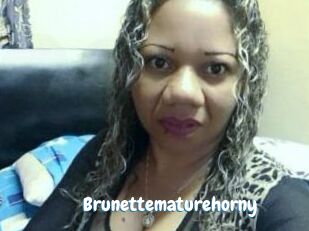 Brunettematurehorny