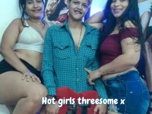 hot_girls_threesome_x Coquine Avenue