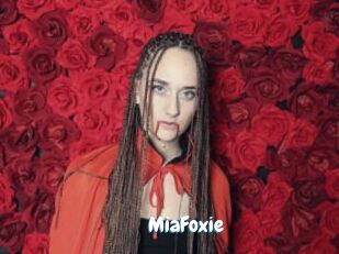 MiaFoxie Coquine Avenue