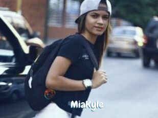 MiaKyle Coquine Avenue
