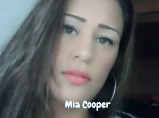 Mia_Cooper