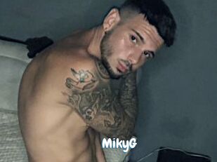 MikyG Coquine Avenue