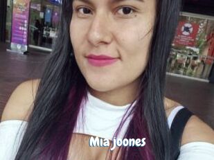 Mia_joones