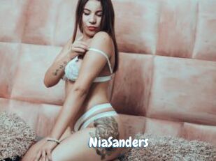 NiaSanders Coquine Avenue