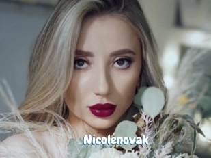 nicolenovak Coquine Avenue