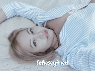 sofieseyfried Coquine Avenue
