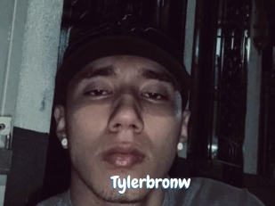 tylerbronw Coquine Avenue