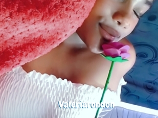 valeriarondon Coquine Avenue